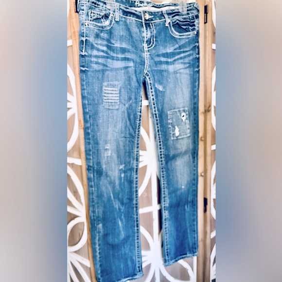 Amethyst mid rise distressed blue jeans 👖EUC - Picture 1 of 9